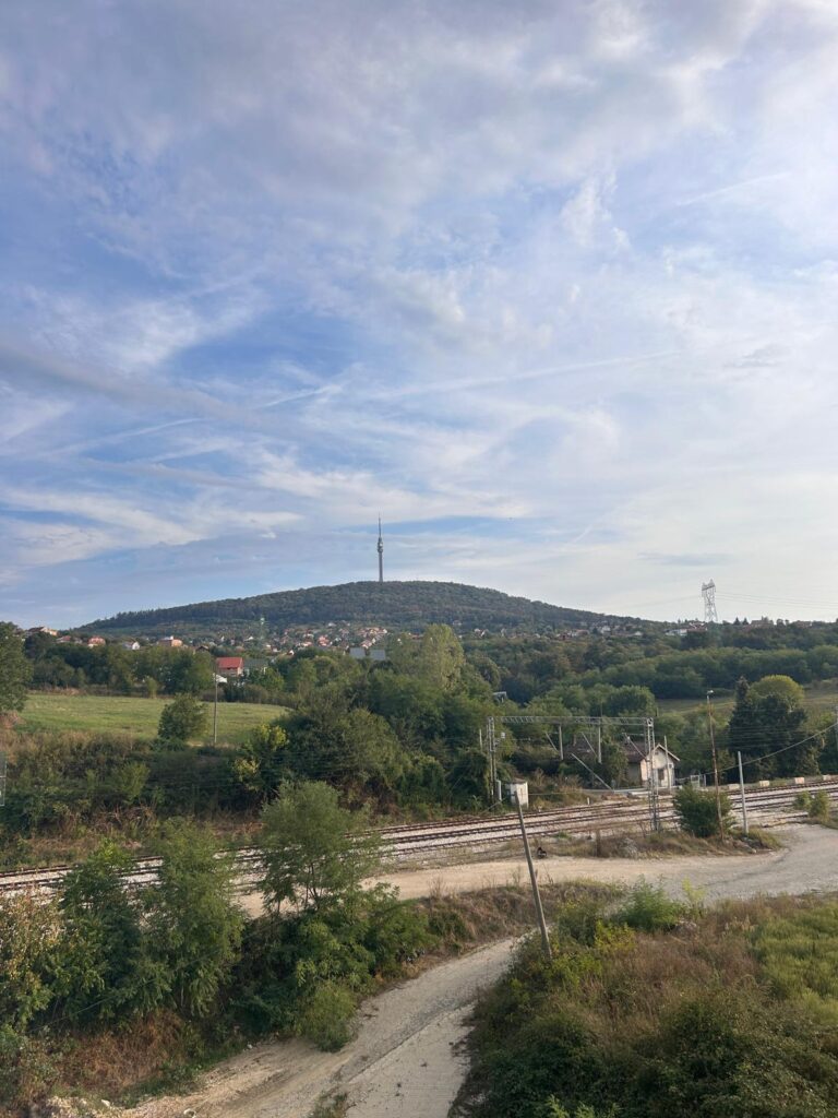 De toren van Avala gezien vanaf Belgrado